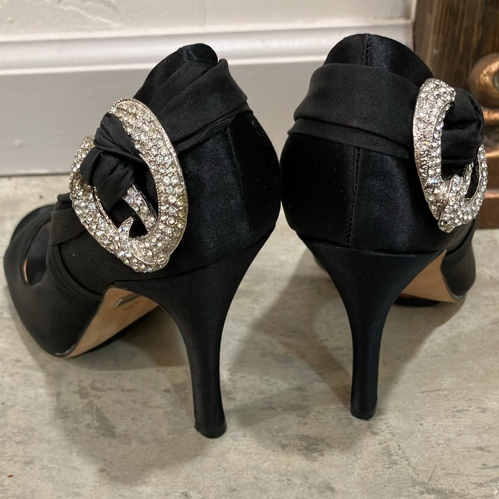 Badgley Mischka Women's Black Satin Peep Toe Heels - Picture 4 of 6